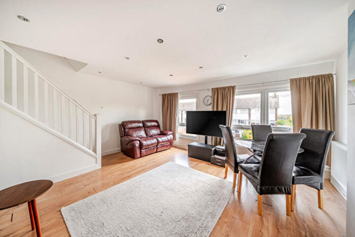 4 Bedroom Terraced House For Sale In Mead Way, Bromley, BR2