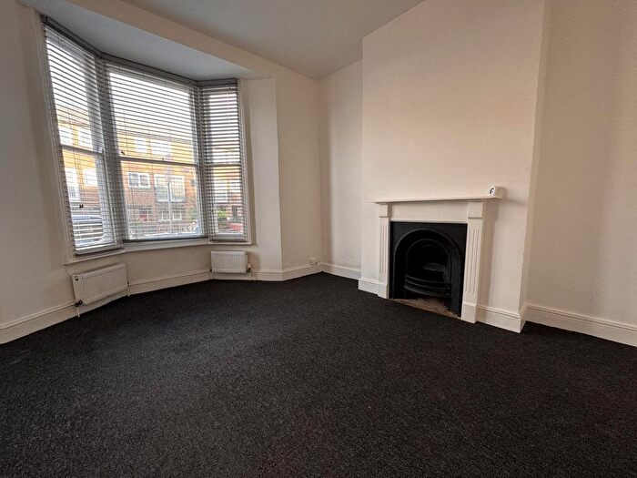1 Bedroom Flat To Rent In Daleview Road, Manor House, N15