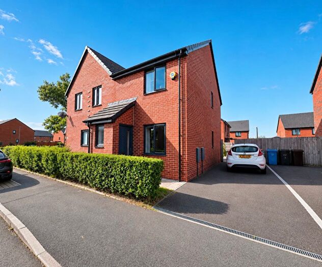 2 Bedroom Semi-Detached House For Sale In Blossom Way, Salford, M6