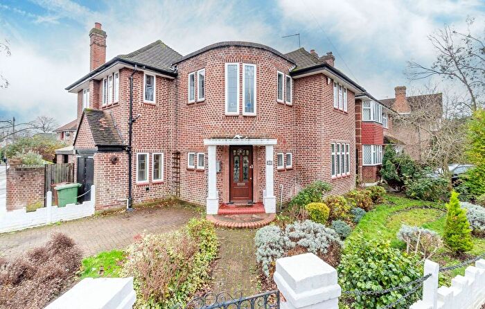 4 Bedroom End Of Terrace House For Sale In Cavendish Drive, Edgware, HA8