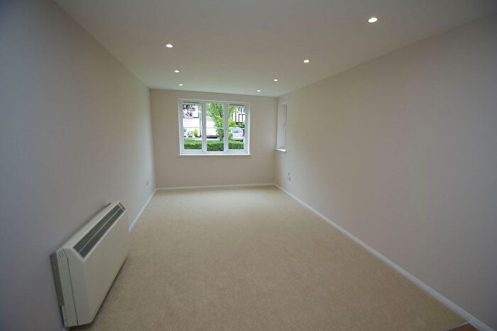 1 Bedroom Flat To Rent In Bowling Court, Watford, WD18