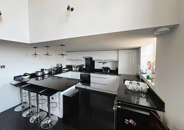 2 Bedroom Flat To Rent In Gatton Road, Tooting, SW17