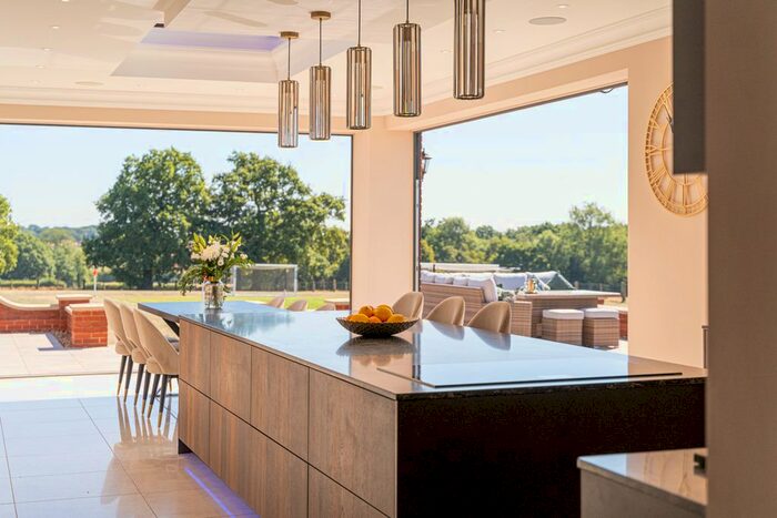 6 Bedroom Detached House For Sale In Howe Green, Warwickshire, CV10