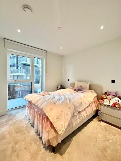 1 Bedroom Flat To Rent In Cascade Way, London, W12