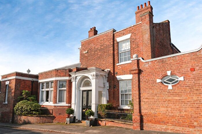 2 Bedroom Flat For Sale In Woodgates Lane, North Ferriby, HU14