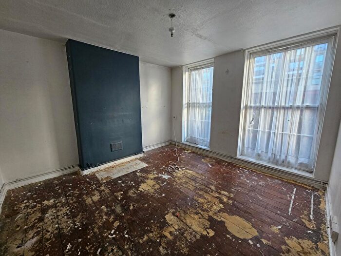 2 Bedroom Flat For Sale In Flat, Elham House, Pembury Road, Clapton, London, E5