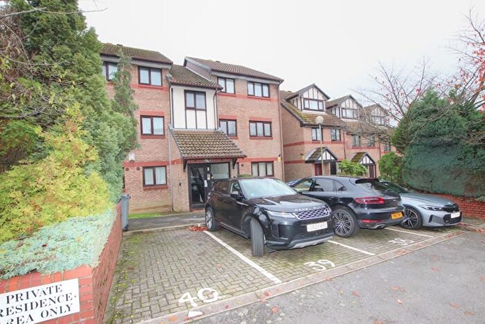 2 Bedroom Flat To Rent In Viewfield Close, Harrow, HA3