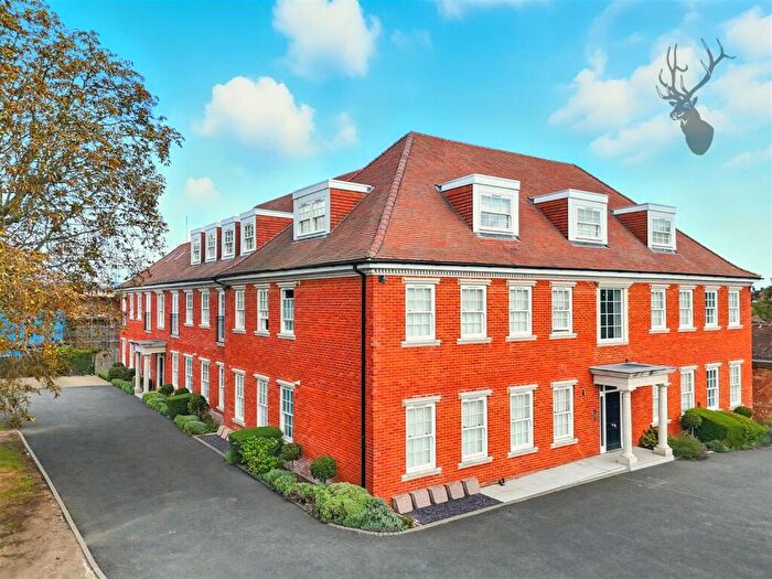 2 Bedroom Flat For Sale In Manor Road, Chigwell, IG7