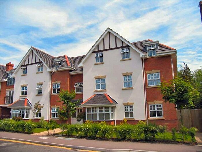2 Bedroom Flat To Rent In Woking, Surrey, GU22