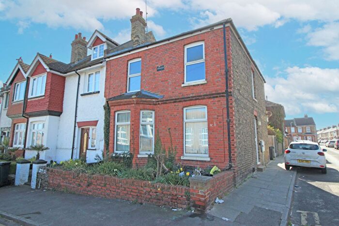 2 Bedroom Flat To Rent In College Road, Margate, CT9