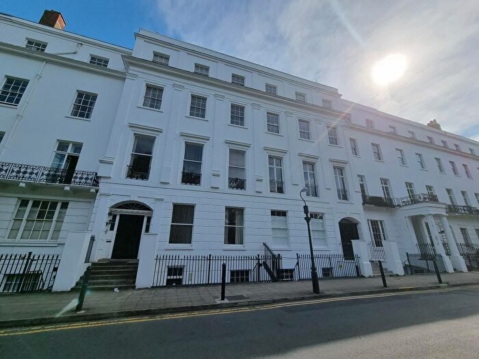 1 Bedroom Flat To Rent In Clarendon Square, Leamington Spa, CV32