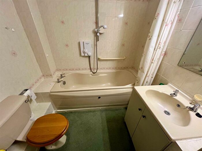 2 Bedroom Retirement Property For Sale In Union Road, Shirley, Solihull, B90