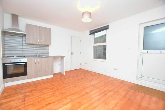 Studio To Rent In High Street, London, SE25