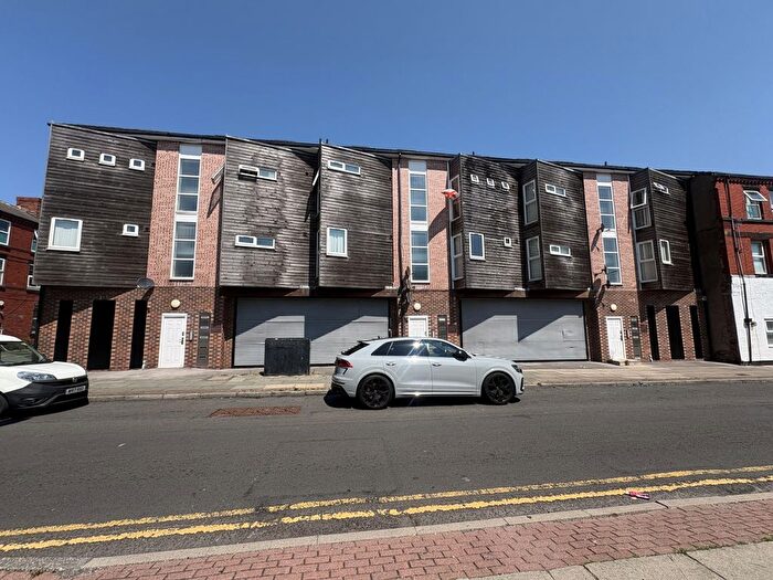 2 Bedroom Flat To Rent In Borough Road, Wirral, CH44