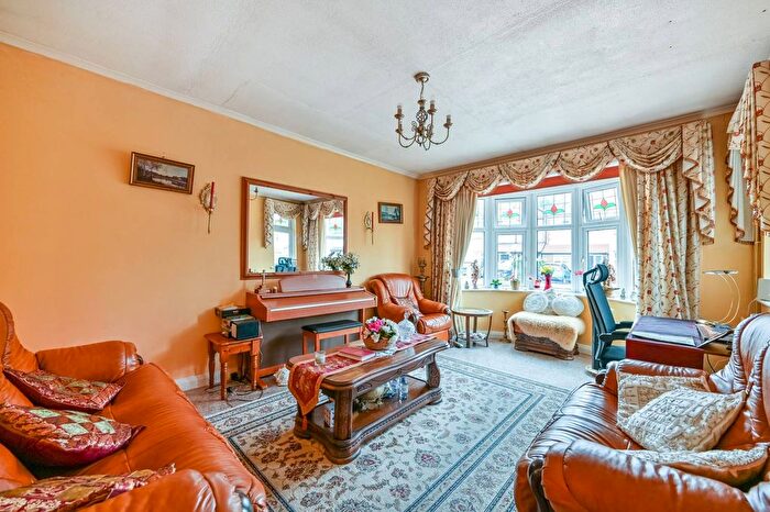 3 Bedroom Property For Sale In Lyndhurst Avenue, Twickenham, TW2