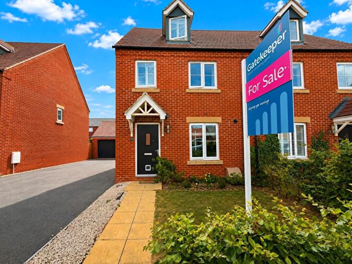 3 Bedroom Semi-Detached House For Sale In Jackson Road, Banbury, Oxfordshire, OX16