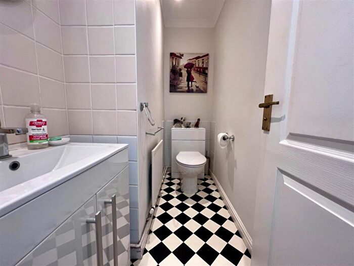3 Bedroom Terraced House For Sale In Lock Close, Stratford-Upon-Avon, CV37