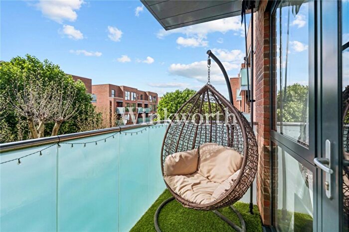 2 Bedroom Apartment For Sale In Bathurst Square, London, N15