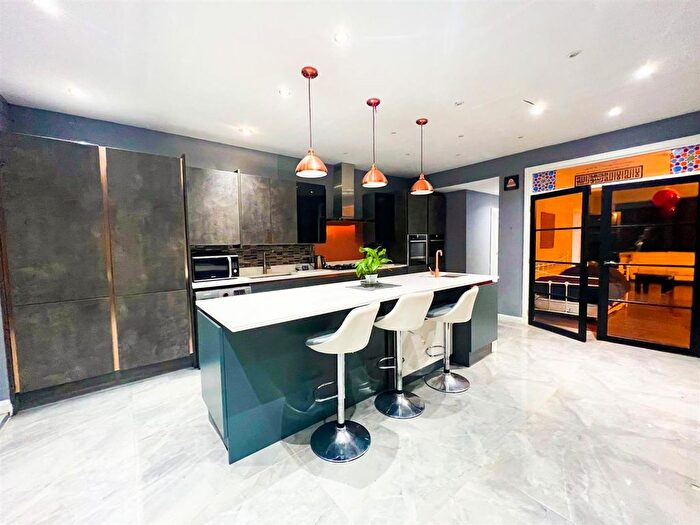 4 Bedroom Terraced House To Rent In Gantshill Crescent, Ilford, IG2