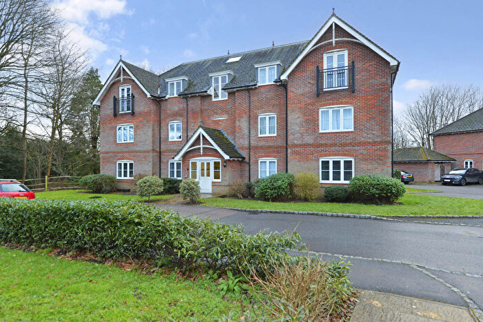 1 Bedroom Flat For Sale In Admiral Way, Godalming, Surrey, GU7