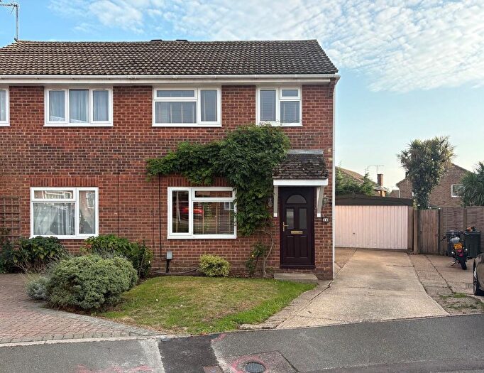 3 Bedroom Semi-Detached House For Sale In Cowdrey Close, Willesborough, Ashford, TN24