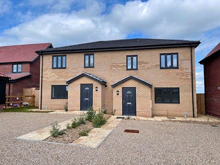 3 Bedroom Semi-Detached House For Sale In Hubbards Close, Combs, IP14