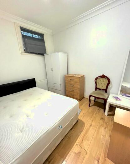 4 Bedroom Flat To Rent In Commercial Road, Limehouse, Westferry, London, E14