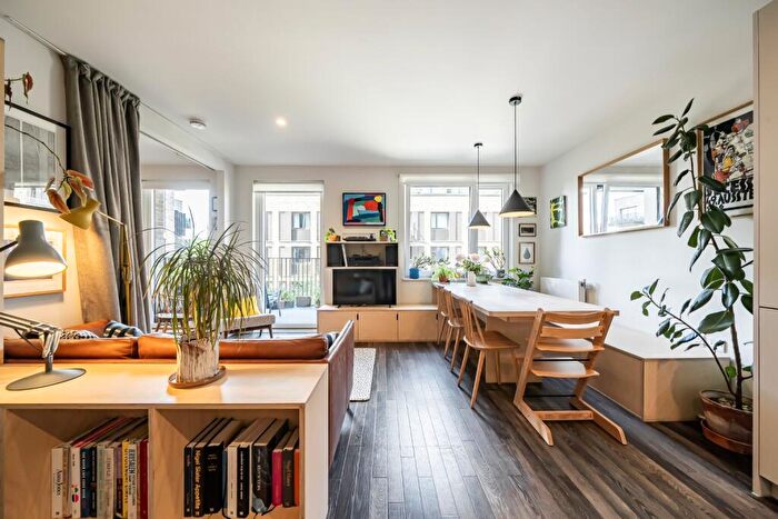 2 Bedroom Apartment For Sale In Moulding Lane, London, SE14