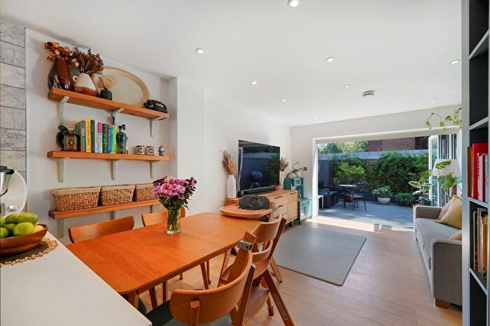 3 Bedroom Property For Sale In President Drive, Wapping, E1W