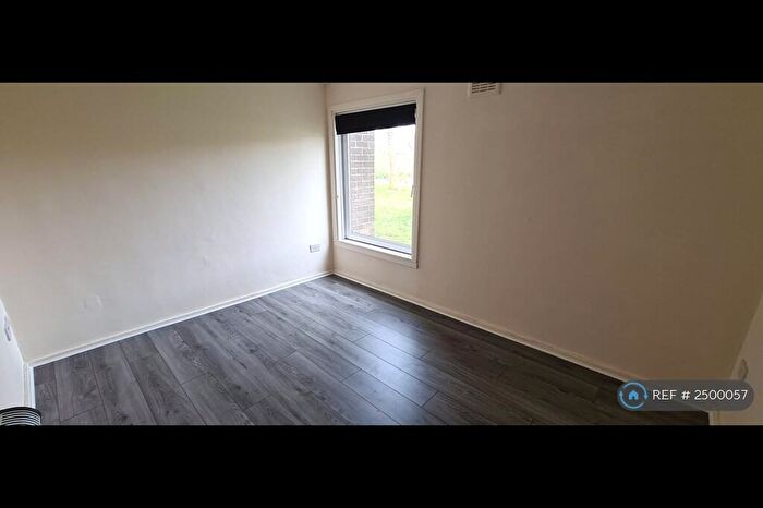 2 Bedroom Flat To Rent In Banner Road, Glasgow, G13