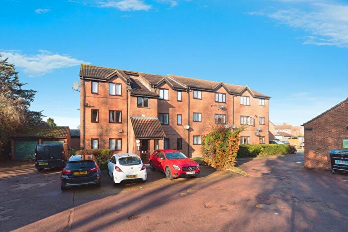 2 Bedroom Flat For Sale In Parsonage Road, Grays, Essex, RM20