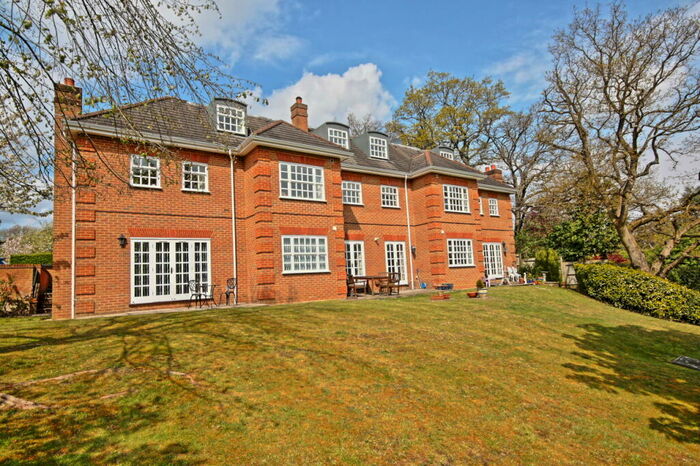 3 Bedroom Maisonette To Rent In Allen House Park, Woking, GU22