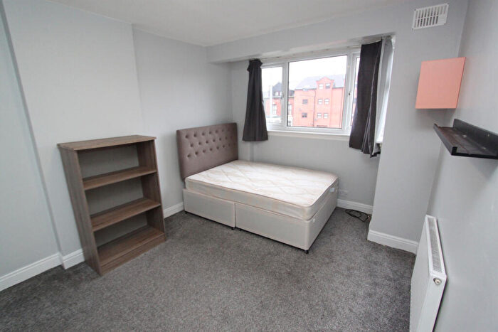 4 Bedroom House To Rent In Belle Vue Road, Leeds, LS3
