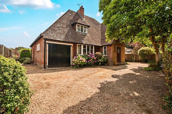 4 Bedroom Detached House For Sale In Cranmore Lane, Aldershot, Hampshire, GU11