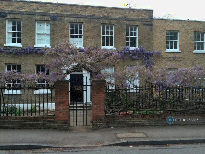 1 Bedroom Flat To Rent In Weston Green Road, Thames Ditton, KT7