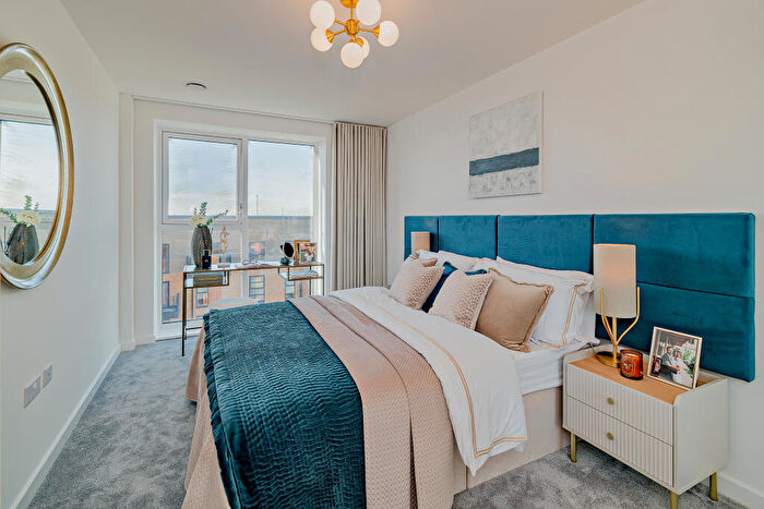 1 Bedroom Apartment For Sale In Crete Hall Road, Northfleet, Gravesend, DA11