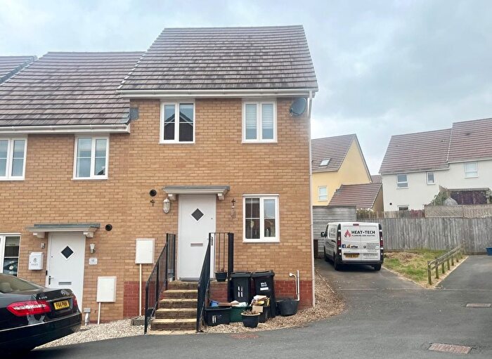 2 Bedroom Semi-Detached House To Rent In Portland Close, Cullompton, Devon, EX15