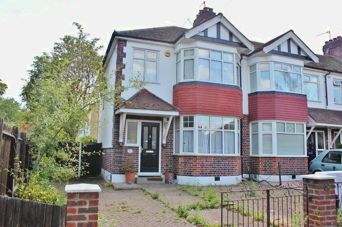 3 Bedroom Semi-Detached House To Rent In Avenue Road, Woodford Green, IG8