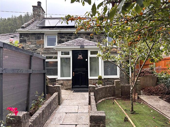 2 Bedroom Detached House For Sale In Gyrn Goch, Caernarfon, Gwynedd, LL54