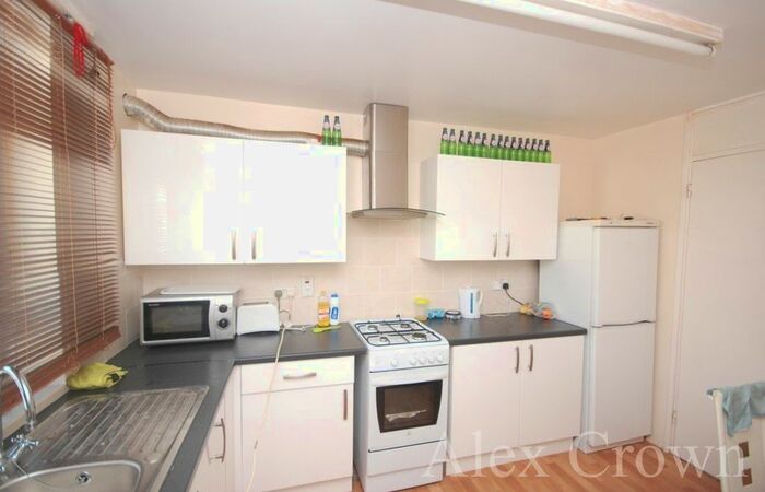 3 Bedroom Flat To Rent In Archway Road, London, N6