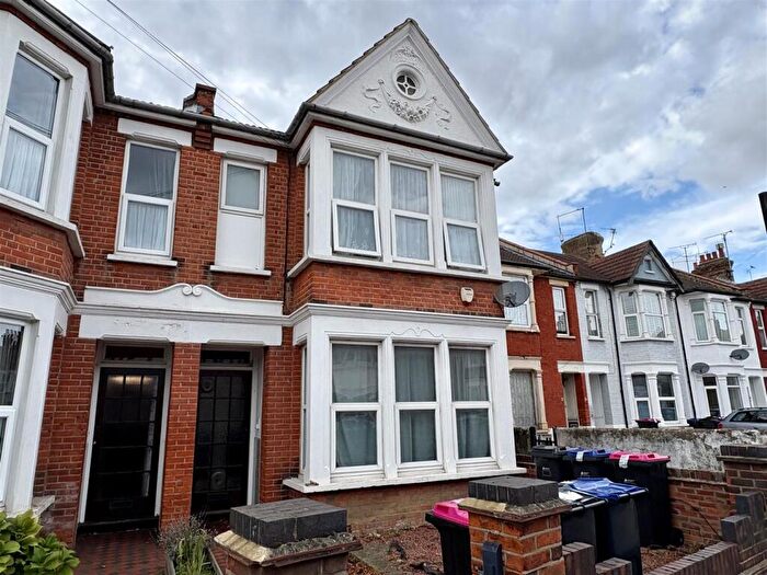 1 Bedroom Flat For Sale In Bournemouth Park Road, Southend-On-Sea, SS2