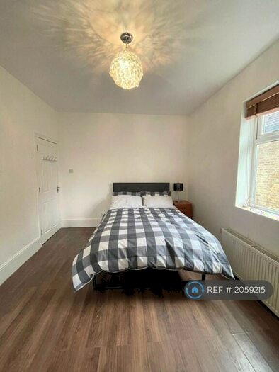 1 Bedroom Flat To Rent In Clarendon Gardens, Ilford, IG1