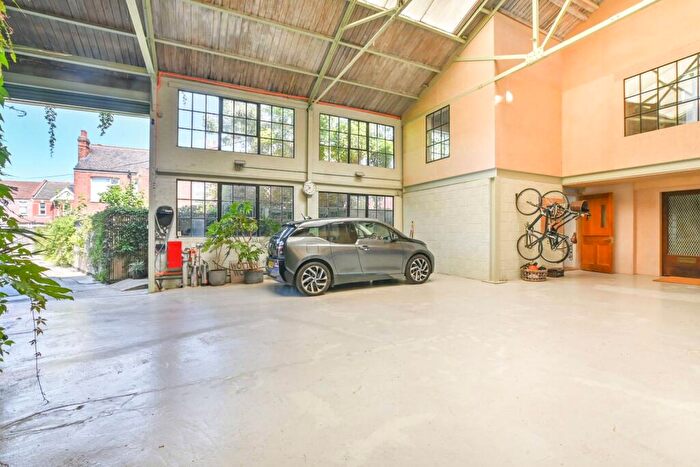 5 Bedroom Penthouse To Rent In Wotton Road, Gladstone Park, NW2