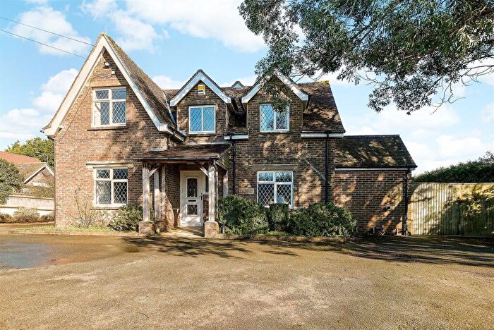 Apartment To Rent In Larksmead, Aldingbourne, PO20