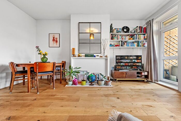 1 Bedroom Flat For Sale In Middleton House, - Middleton Road, London, E8