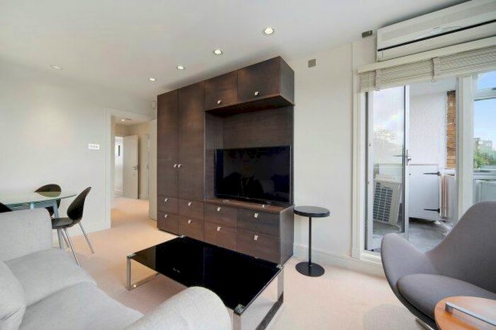 2 Bedroom Flat To Rent In Notting Hill Gate, London, W11