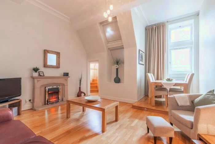 1 Bedroom Flat To Rent In Royal Mile Mansions, North Bridge, Old Town, EH1