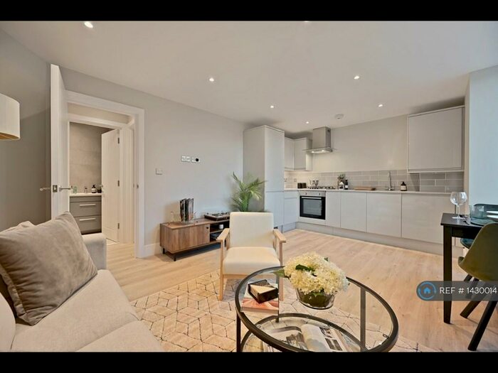 1 Bedroom Flat To Rent In Buckingham Place, High Wycombe, HP13