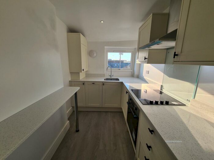 2 Bedroom Flat To Rent In The Parade, Walton On The Naze, CO14