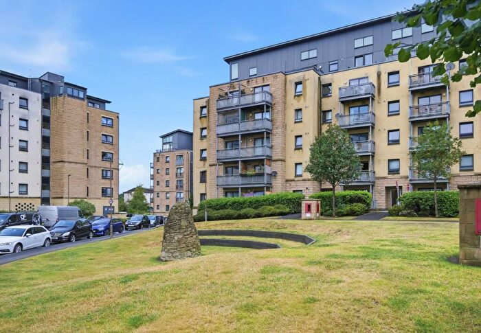 3 Bedroom Flat For Sale In / Hawkhill Close, Lochend, Edinburgh, EH7